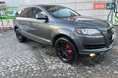 Внедорожник / Кроссовер Audi Q7 2015 в 