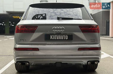 Внедорожник / Кроссовер Audi Q7 2015 в 
