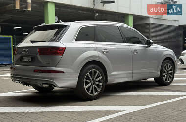 Внедорожник / Кроссовер Audi Q7 2015 в 