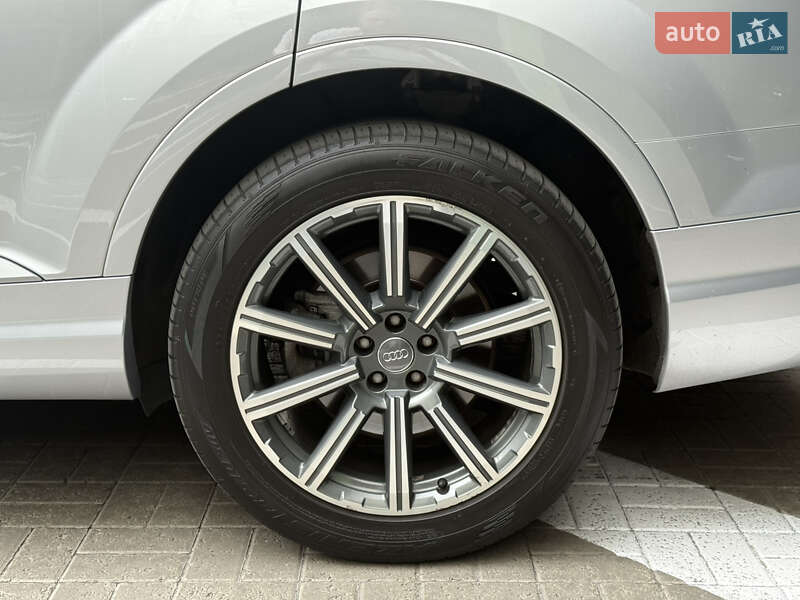 Внедорожник / Кроссовер Audi Q7 2015 в Киеве