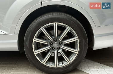 Внедорожник / Кроссовер Audi Q7 2015 в 