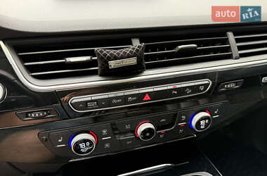 Внедорожник / Кроссовер Audi Q7 2015 в 