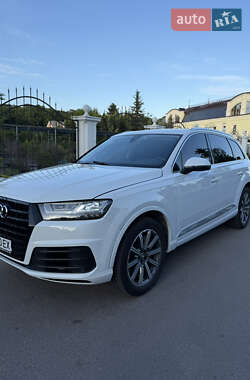 Внедорожник / Кроссовер Audi Q7 2017 в 