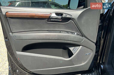 Позашляховик / Кросовер Audi Q7 2012 в 