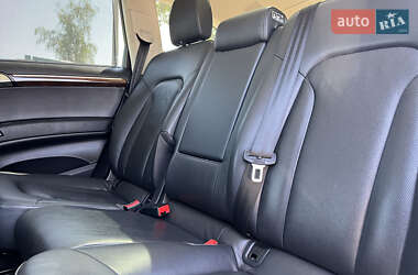 Позашляховик / Кросовер Audi Q7 2012 в 
