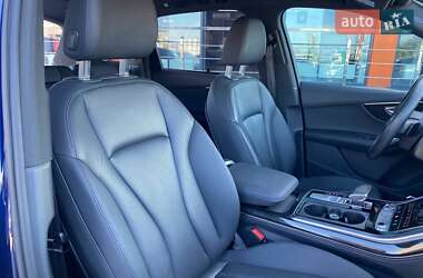 Внедорожник / Кроссовер Audi Q7 2021 в 
