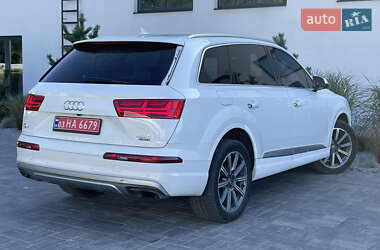 Внедорожник / Кроссовер Audi Q7 2017 в 