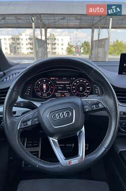 Позашляховик / Кросовер Audi Q7 2019 в 