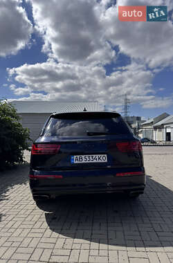 Внедорожник / Кроссовер Audi Q7 2016 в 