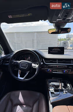 Внедорожник / Кроссовер Audi Q7 2016 в 