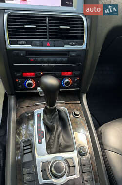 Позашляховик / Кросовер Audi Q7 2007 в 