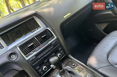 Позашляховик / Кросовер Audi Q7 2007 в 