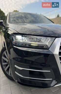 Внедорожник / Кроссовер Audi Q7 2017 в 