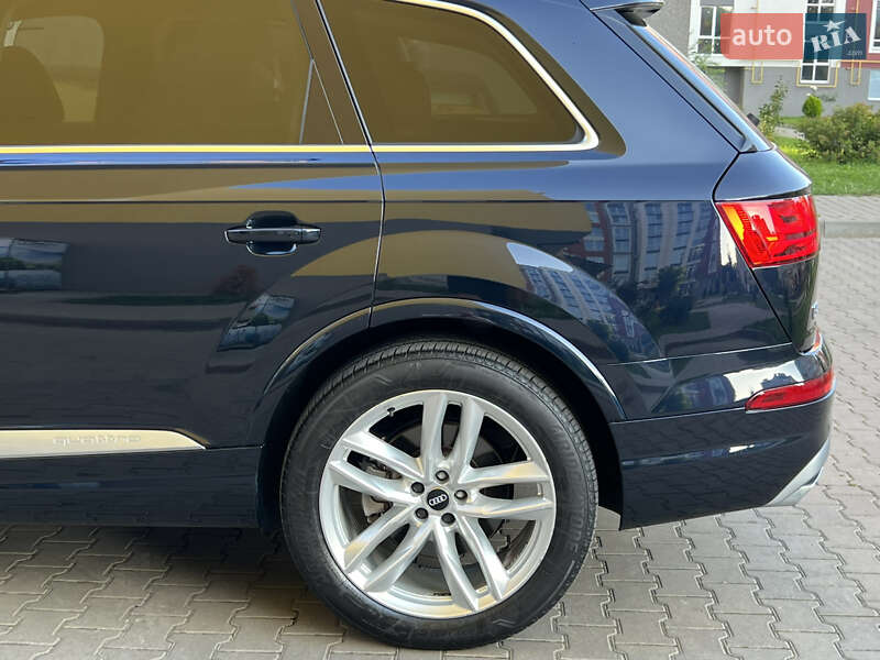 Позашляховик / Кросовер Audi Q7 2016 в Чернівцях