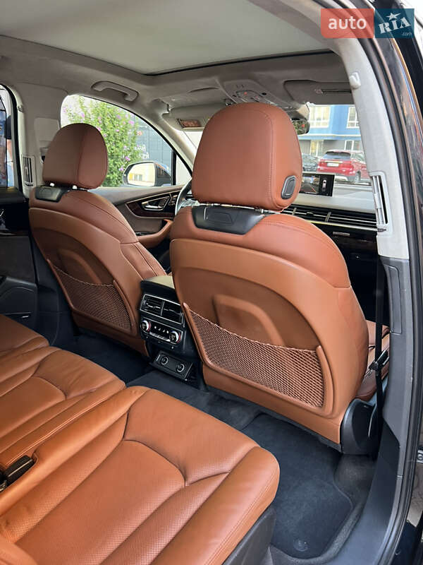 Позашляховик / Кросовер Audi Q7 2016 в Чернівцях