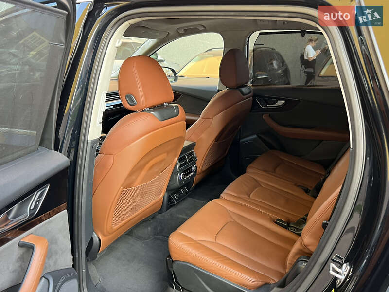 Позашляховик / Кросовер Audi Q7 2016 в Чернівцях