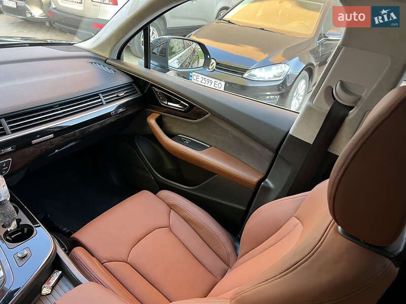 Позашляховик / Кросовер Audi Q7 2016 в Чернівцях