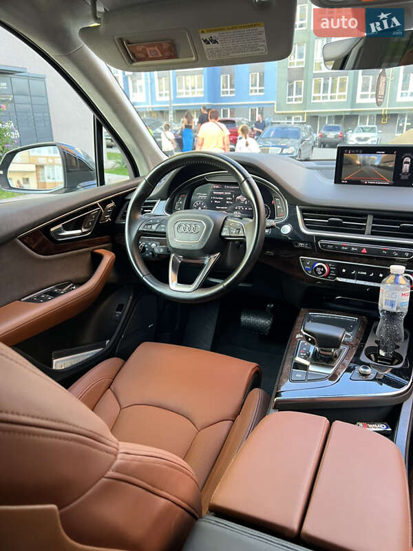 Позашляховик / Кросовер Audi Q7 2016 в Чернівцях