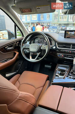 Внедорожник / Кроссовер Audi Q7 2016 в 