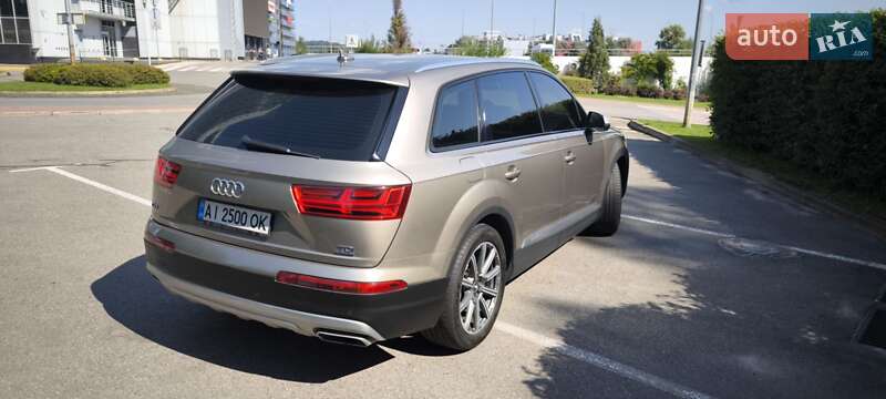 Позашляховик / Кросовер Audi Q7 2015 в Києві