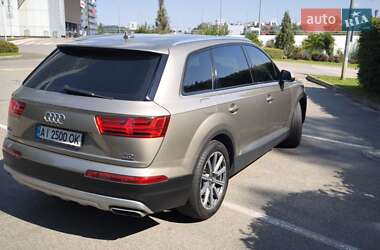 Внедорожник / Кроссовер Audi Q7 2015 в 