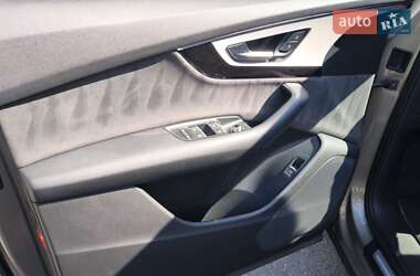 Внедорожник / Кроссовер Audi Q7 2015 в 