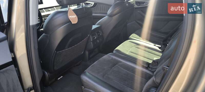 Позашляховик / Кросовер Audi Q7 2015 в Києві