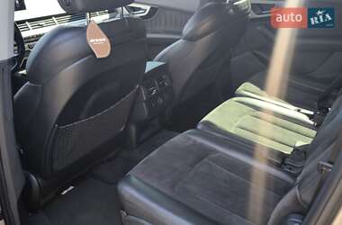Внедорожник / Кроссовер Audi Q7 2015 в 