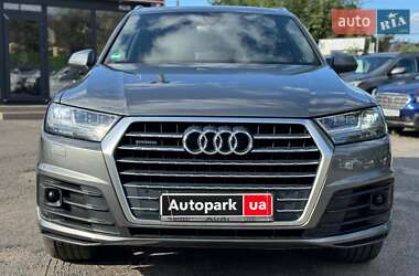 Внедорожник / Кроссовер Audi Q7 2017 в 