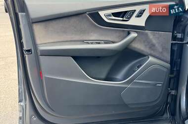 Внедорожник / Кроссовер Audi Q7 2017 в 