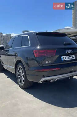 Внедорожник / Кроссовер Audi Q7 2018 в 