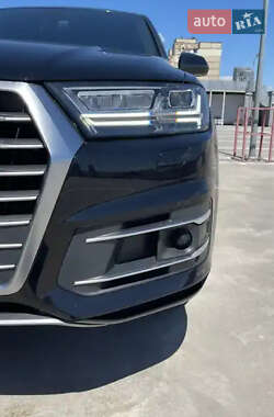 Внедорожник / Кроссовер Audi Q7 2018 в 