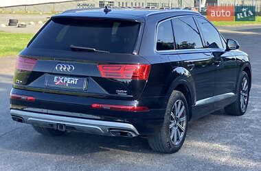 Внедорожник / Кроссовер Audi Q7 2016 в 