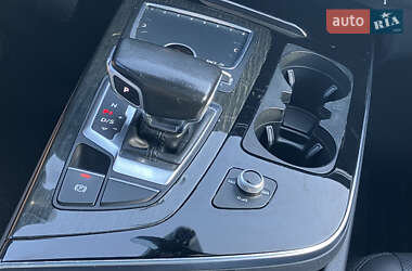 Внедорожник / Кроссовер Audi Q7 2016 в 