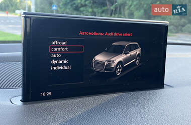 Внедорожник / Кроссовер Audi Q7 2016 в 