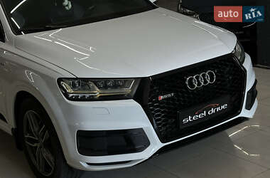 Внедорожник / Кроссовер Audi Q7 2017 в 