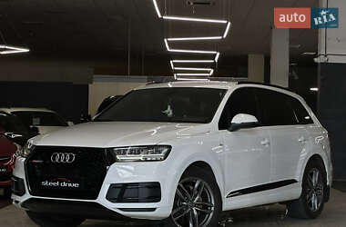 Внедорожник / Кроссовер Audi Q7 2017 в 