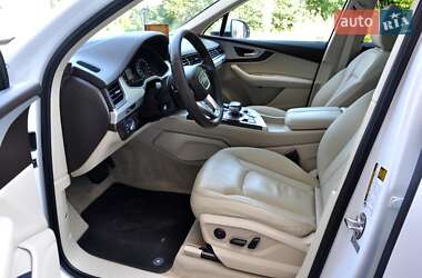 Внедорожник / Кроссовер Audi Q7 2017 в 