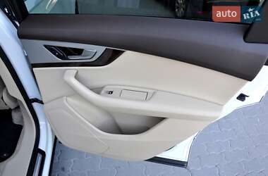 Внедорожник / Кроссовер Audi Q7 2017 в 