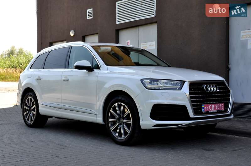 Внедорожник / Кроссовер Audi Q7 2017 в 