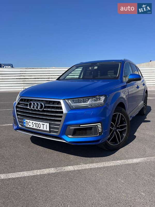 Внедорожник / Кроссовер Audi Q7 2015 в 