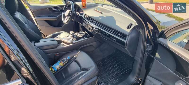 Внедорожник / Кроссовер Audi Q7 2017 в Шумске