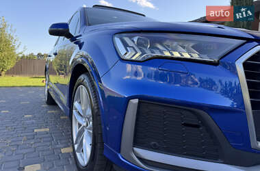 Внедорожник / Кроссовер Audi Q7 2021 в 
