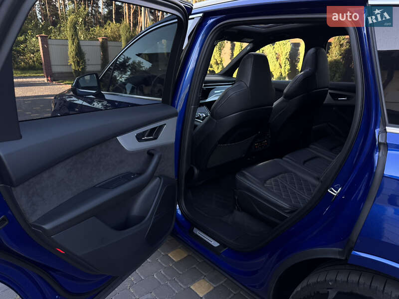 Внедорожник / Кроссовер Audi Q7 2021 в Киеве