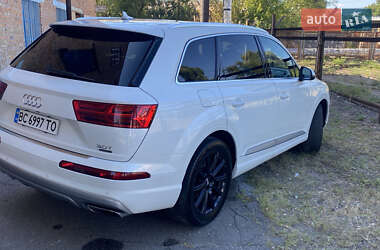 Позашляховик / Кросовер Audi Q7 2016 в 