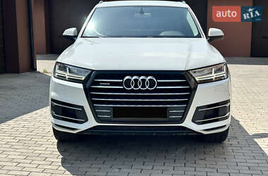 Внедорожник / Кроссовер Audi Q7 2015 в 
