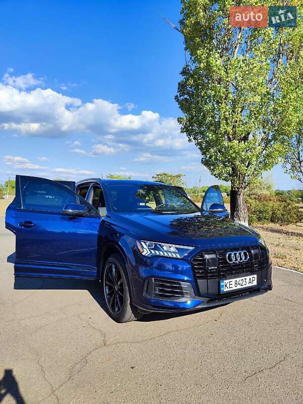 Внедорожник / Кроссовер Audi Q7 2023 в 