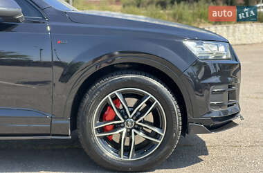 Внедорожник / Кроссовер Audi Q7 2016 в 