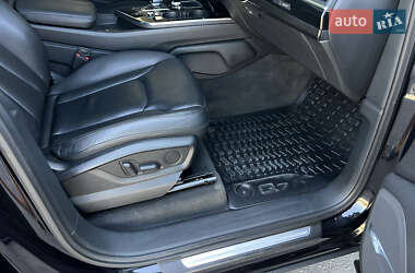 Внедорожник / Кроссовер Audi Q7 2016 в 