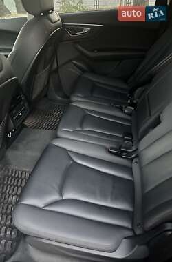 Позашляховик / Кросовер Audi Q7 2020 в 